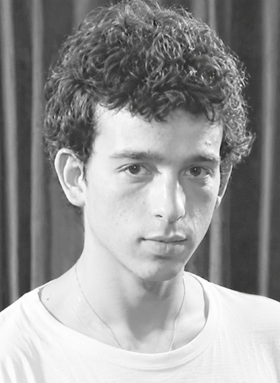 Yiftach Katzur as Benzi